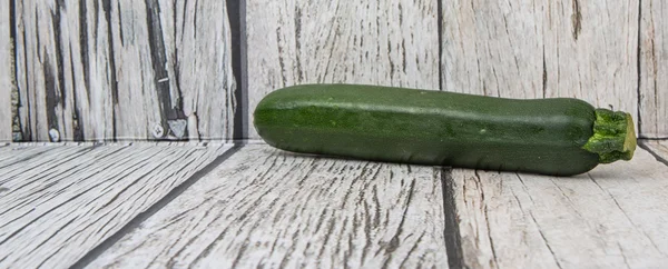 Grünes Zucchini-Gemüse — Stockfoto