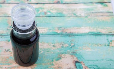 Cam şişe içinde balsamik sirke