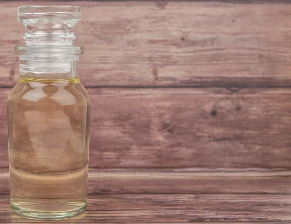 Vinagre de manzana en frasco de vidrio — Foto de Stock