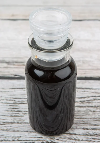 Balsamisk eddik I hetteglass av glass – stockfoto