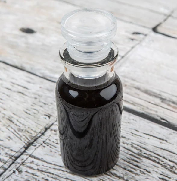 Aceto balsamico in fiala di vetro — Foto Stock