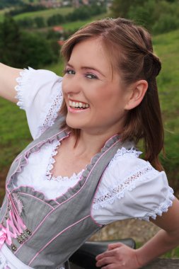 Dirndl sevimli kadın