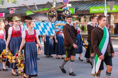 Rosenheim, Almanya, 09/04/2016: hasat festivali geçit töreninde Rosenheim