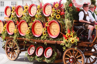 Rosenheim, Almanya, 09/04/2016: hasat festivali geçit töreninde Rosenheim