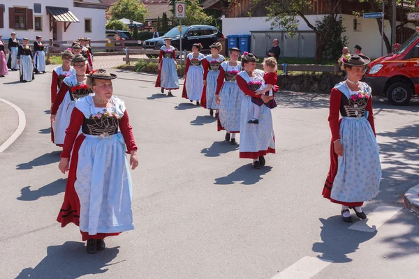 A fűzőipari Dirndli a Pageant-th 125 évfordulója csoport — Stock Fotó