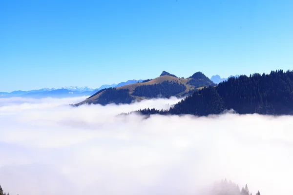 Panoramablick in den Kaiserbergen in Tirol in Österreich. — Stockfoto