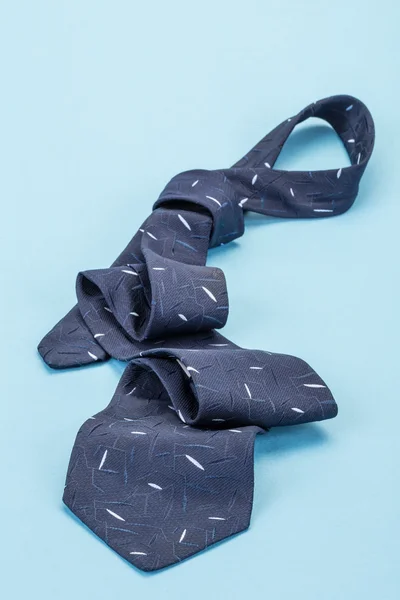 Corbata azul oscuro en azul —  Fotos de Stock