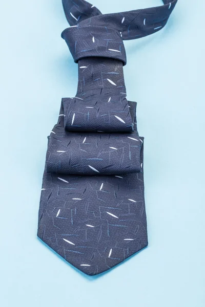 Corbata azul oscuro en azul —  Fotos de Stock