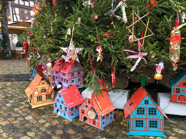 Barevné Domy Dárky Pod Vánoční Stromeček Ulici Francii — Stock fotografie