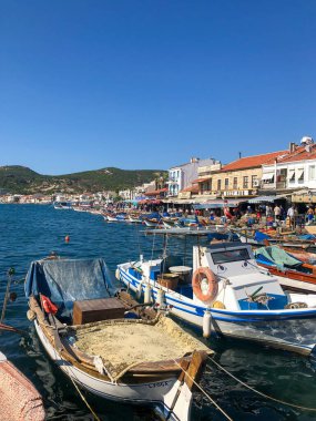 İzmir, Türkiye - 16 Ağustos 2020; Foca Limanı İzmir 'in en popüler tatil beldelerinden biridir.