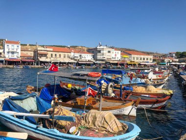 İzmir, Türkiye - 16 Ağustos 2020; Foca Limanı İzmir 'in en popüler tatil beldelerinden biridir.