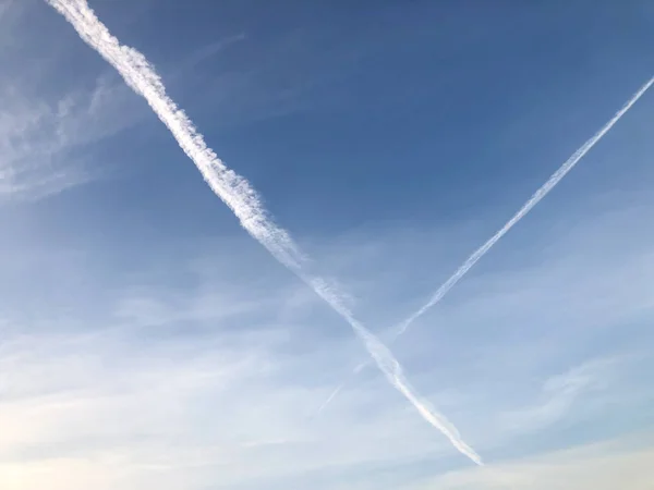 Blauer Himmel Als Hintergrund Einem Sonnigen Tag Mit Kopierraum — Stockfoto