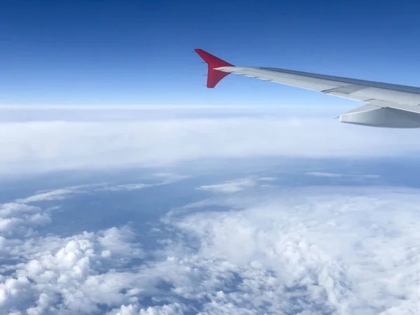 Aile Gros Plan Avion Dans Ciel Bleu Avec Espace Copie — Photo