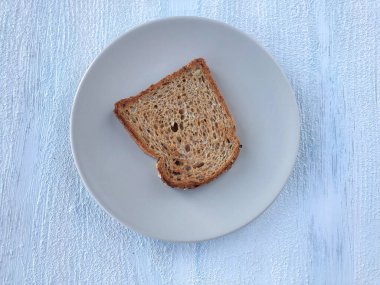 Masada bir dilim ekmek ve kopyalama alanı.