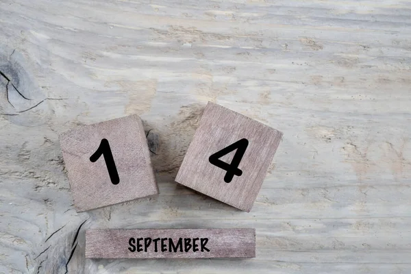 Closeup Kubus Kalender Voor September Een Houten Achtergrond Met Kopieerruimte — Stockfoto