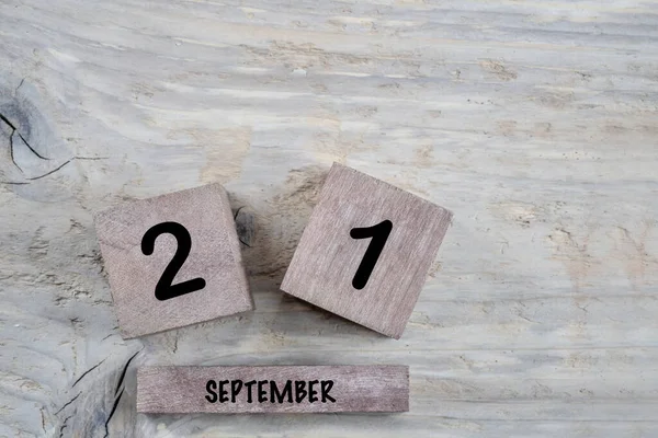 Closeup Kubus Kalender Voor September Een Houten Achtergrond Met Kopieerruimte — Stockfoto