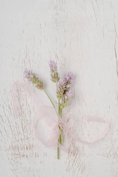 Detailní Kytice Levandulové Květiny Dřevěném Stole Kopírovacím Prostorem — Stock fotografie