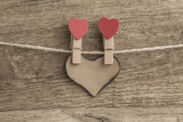 Clavijas en forma de corazón en cuerda — Foto de Stock