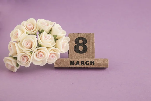 Πρότυπο για την ημέρα της γυναίκας με το ημερολόγιο και λουλούδι — Φωτογραφία Αρχείου