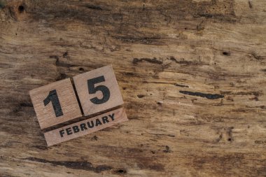 Şubat'ta ahşap için küp takvim