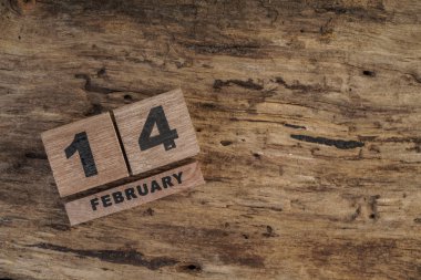 Şubat'ta ahşap için küp takvim