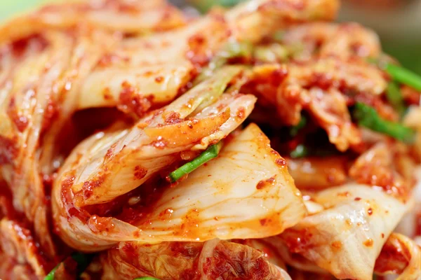 Kimchi (koreanska jästa grönsaker) med valda fokus Stockbild