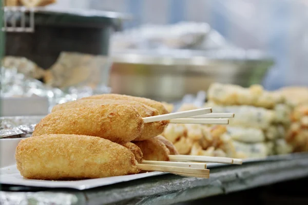 Korean street food: hot dogs wrapped in French fries (gamja dogs) — Stock Photo, Image