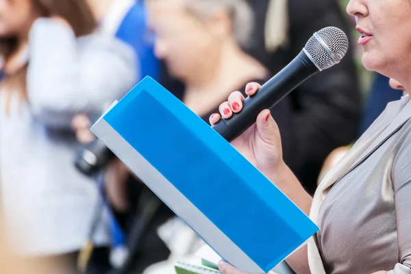 Speaker at meeting closeup — Stock Photo, Image