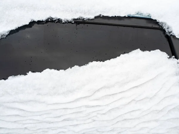 Πλευρική Πόρτα Αυτοκινήτου Του Αυτοκινήτου Που Καλύπτεται Χιόνι Close — Φωτογραφία Αρχείου