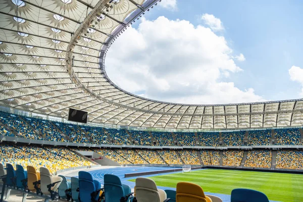 Futbol Şampiyonası Başlamadan Önce Boş Bir Futbol Stadyumu Zleyicisi Olmayan — Stok fotoğraf