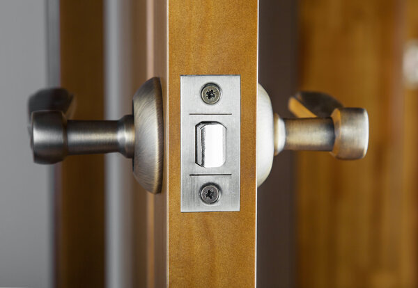 Дверной замок
