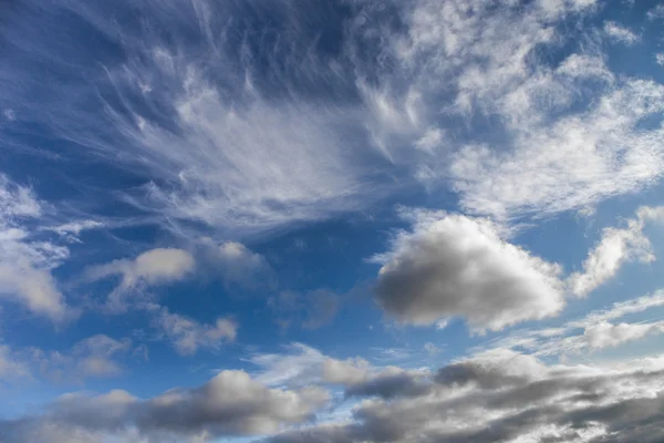 Bewolkte lucht — Stockfoto