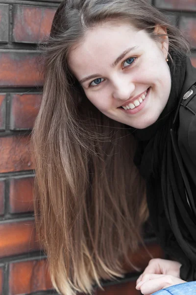 Portrait young woman — Stock Photo, Image