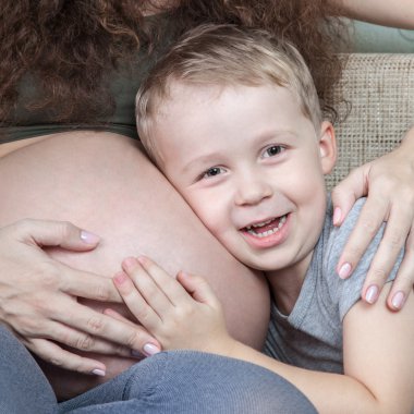 onun hamile anne ve çocuk