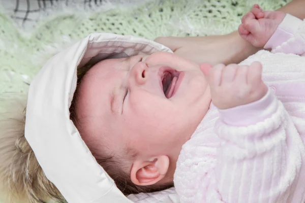 Retrato de um bebê chorando — Fotografia de Stock