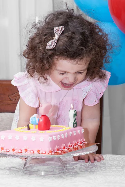 Bebé niña celebra cumpleaños —  Fotos de Stock