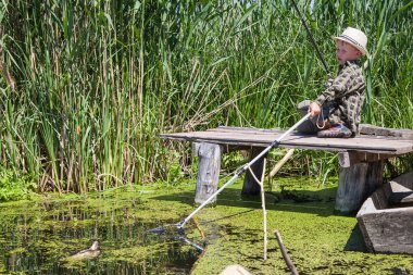 Yakalanan çocuk balık yemi