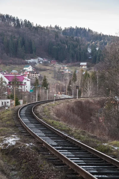 Железная дорога в горах — стоковое фото