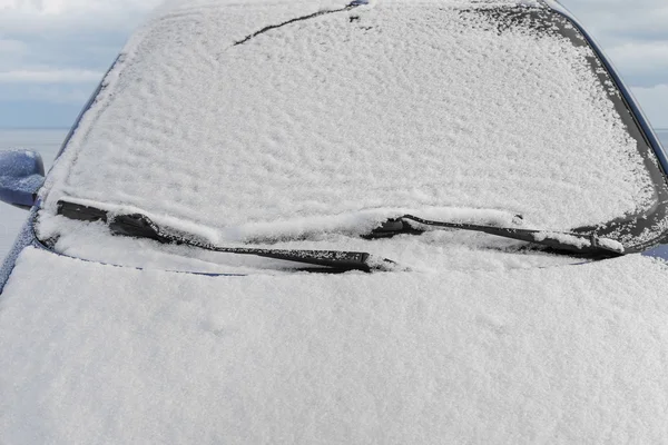 Parabrisas cubierto de nieve —  Fotos de Stock