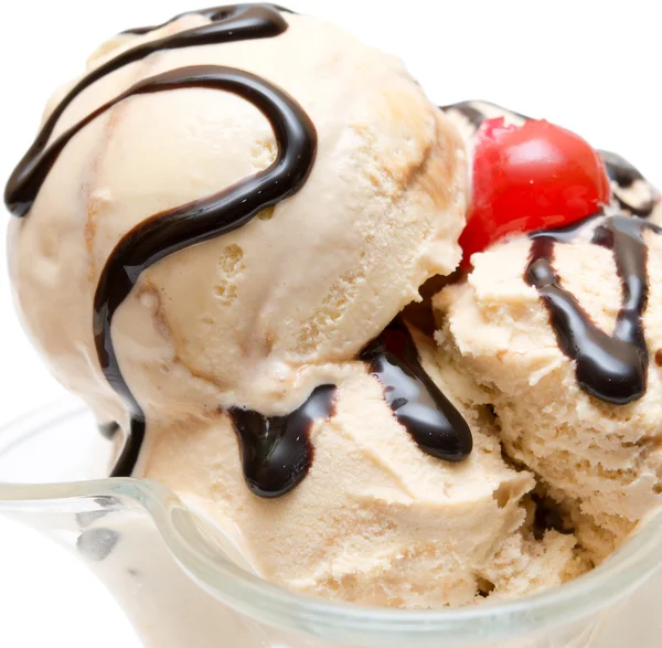 Мороженое на белом — стоковое фото