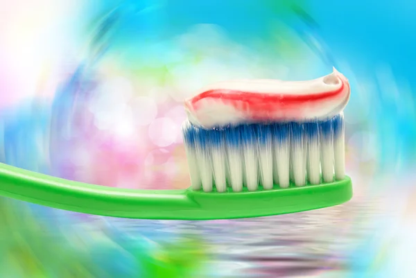 Зубная щетка на светлом фоне — стоковое фото