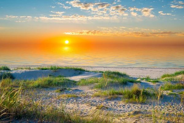 Zonsondergang boven de zee — Stockfoto