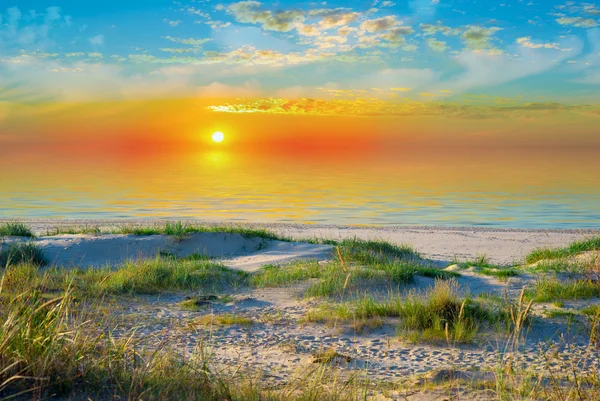 Zonsondergang boven de zee — Stockfoto