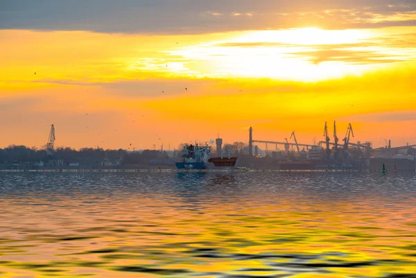 Sonnenuntergang über dem Meer — Stockfoto