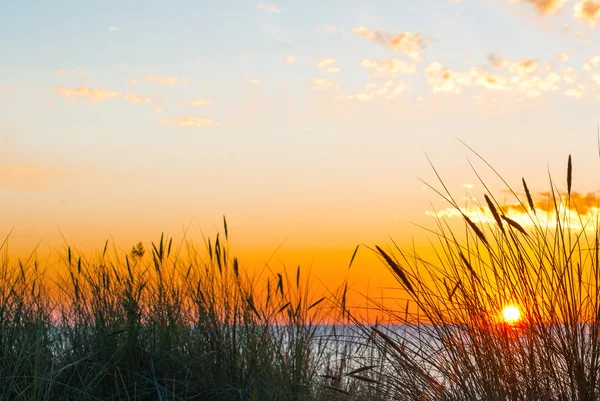 Puesta de sol sobre el mar —  Fotos de Stock