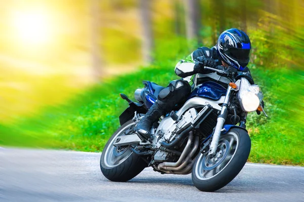 Динамічні гоночного мотоцикла — стокове фото