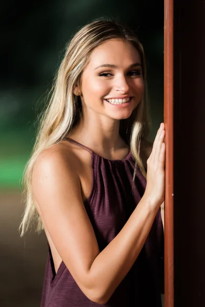 Lise Kıdemli Portreler için poz veriyor.