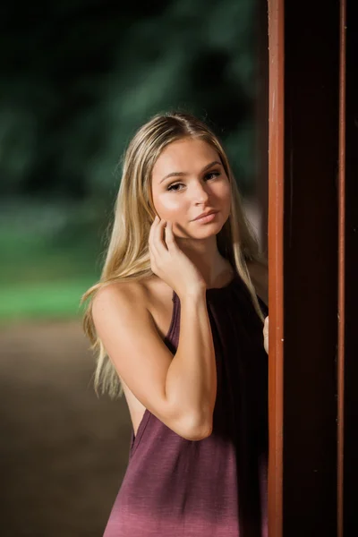 Colegial poses seniores para retratos — Fotografia de Stock