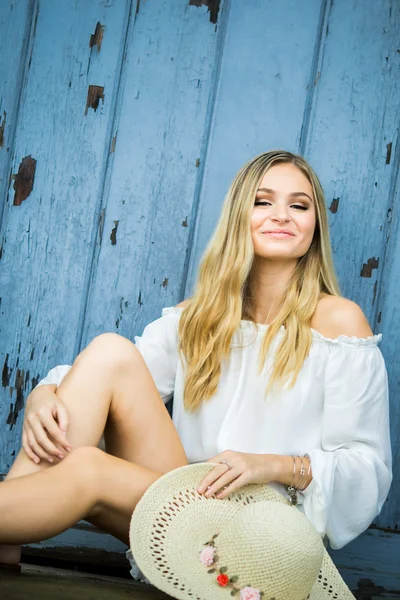 Lise Kıdemli Portreler için poz veriyor.