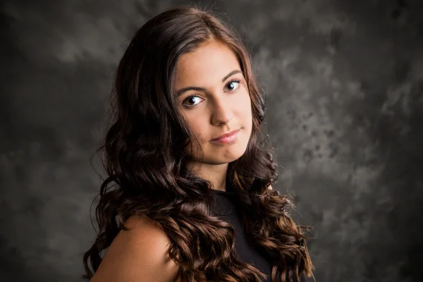 Mulher adolescente menina cabelo estilo moda retrato . — Fotografia de Stock